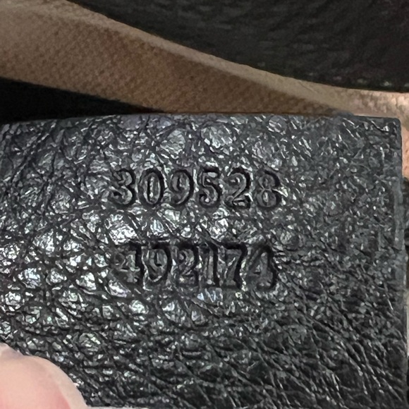 Gucci medium black leather shoulder bag. - Picture 11 of 15